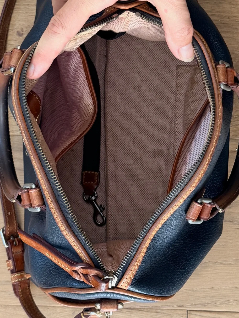 Dooney & Bourke Pebble Leather Duffle Satchel Bag Black Tan Medium Classic Prep